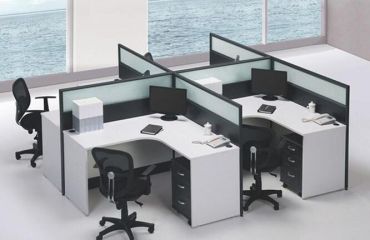 多樣的企業(yè)員工辦公桌我們要怎么選擇？