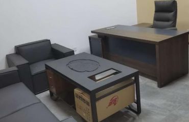 選擇木質(zhì)辦公桌應(yīng)注意的事項(xiàng)！